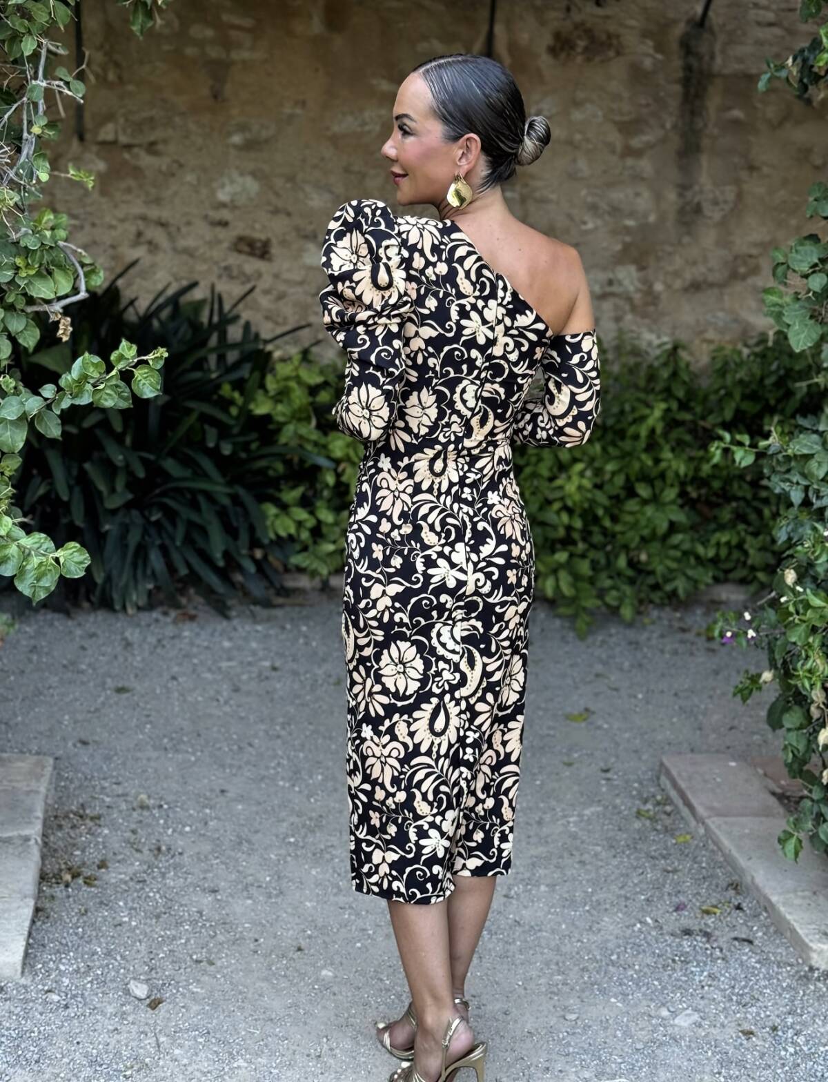 Vestido Asimétrico Dos Mangas Negro Estampado - Imagen 2