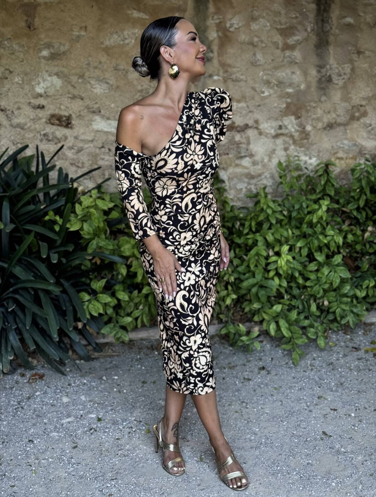 Vestido Asimétrico Dos Mangas Negro Estampado - Imagen 8