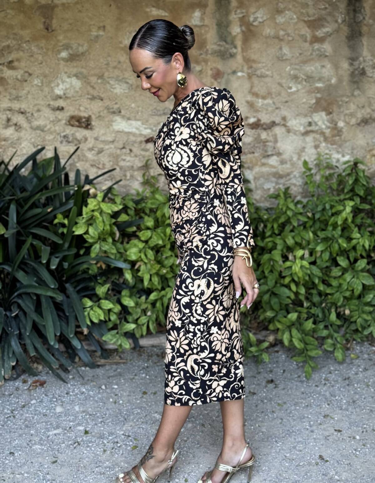 Vestido Asimétrico Dos Mangas Negro Estampado - Imagen 10