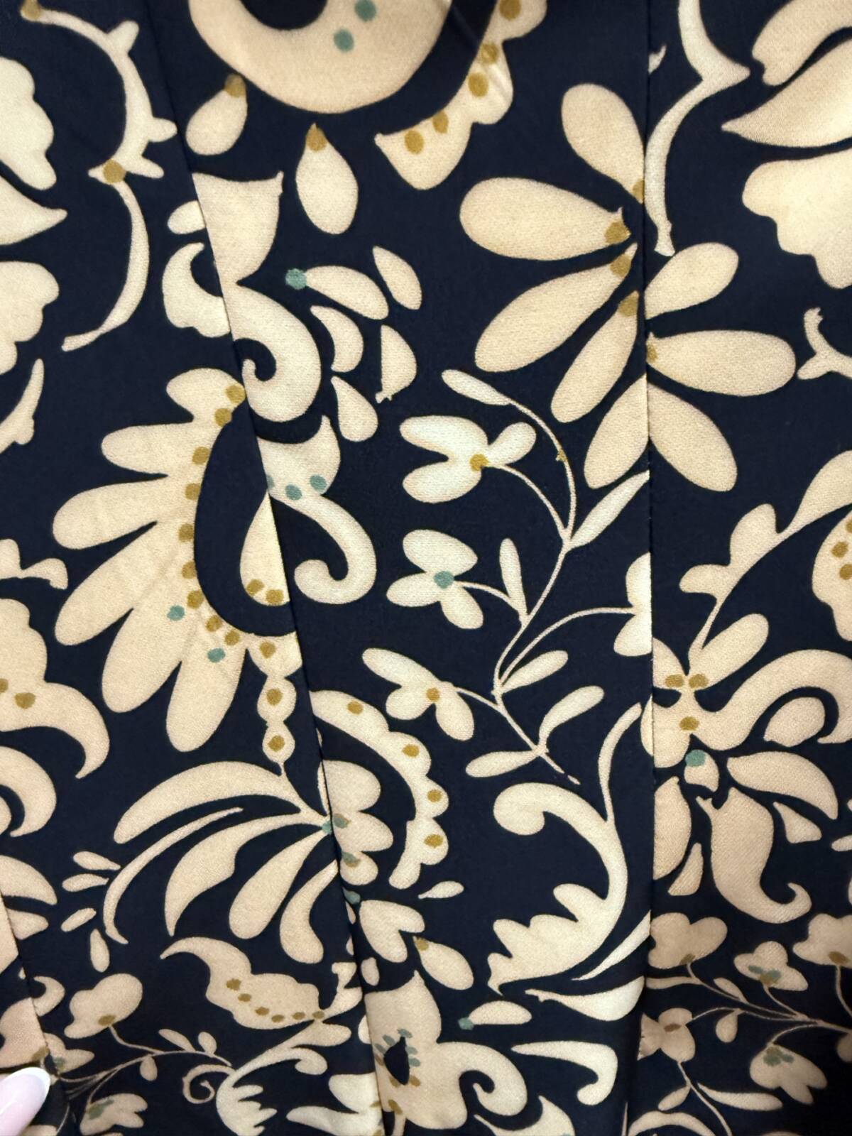 Vestido Asimétrico Dos Mangas Negro Estampado - Imagen 15