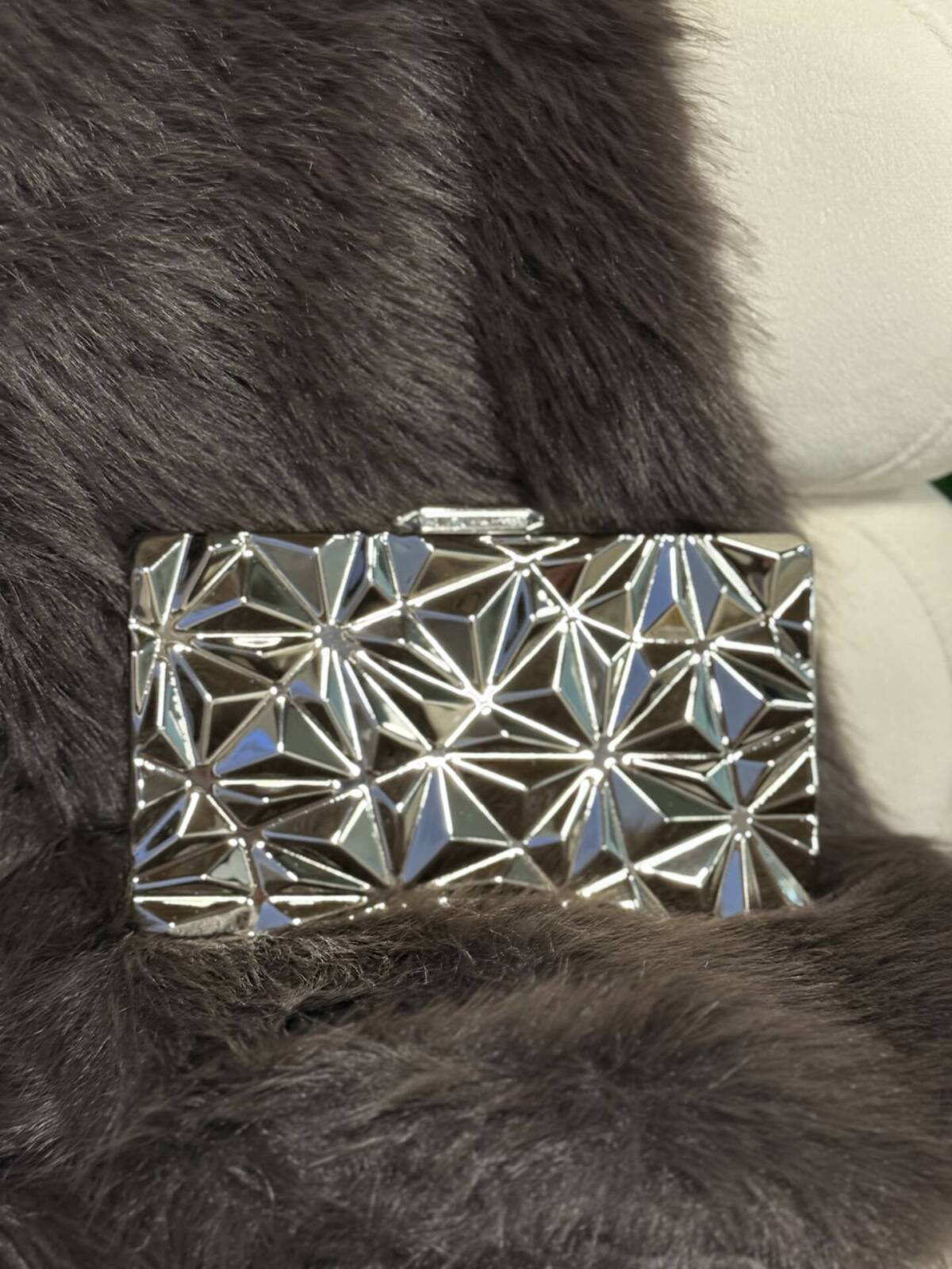 Cartera Rígida Fiesta Plateada Triangulos - Imagen 4