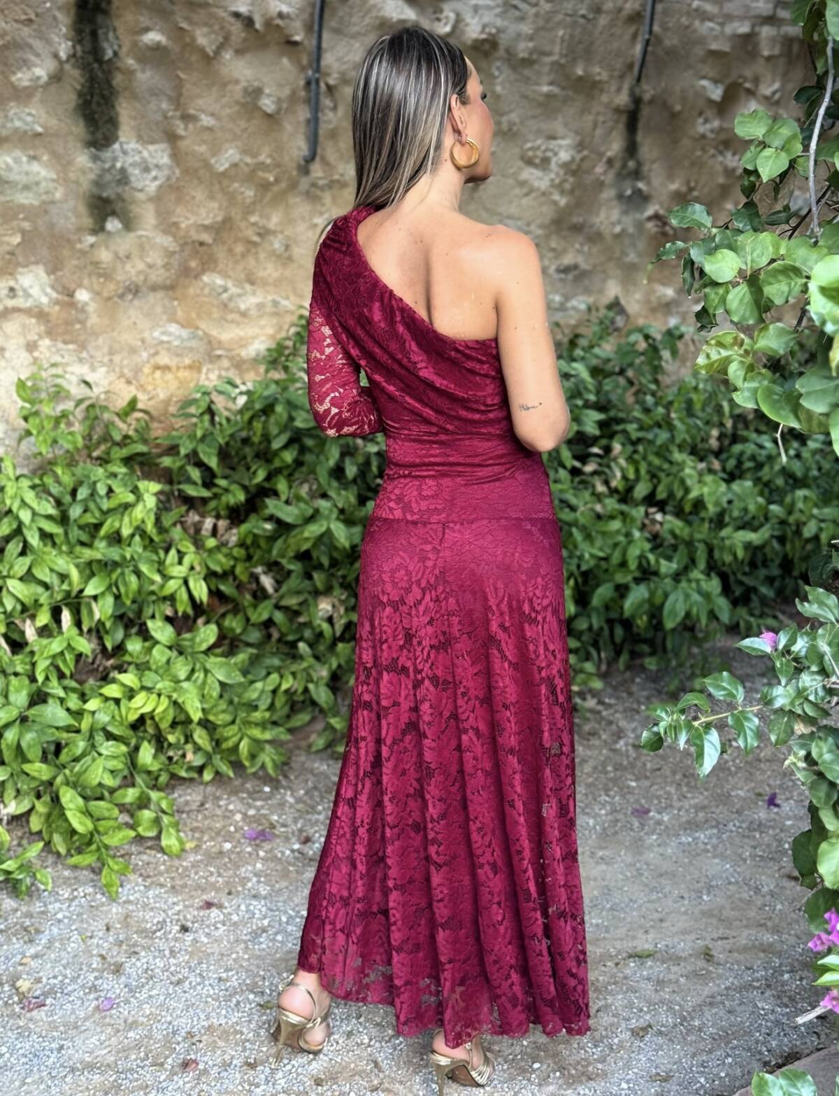 Vestido Encaje Asimétrico Vino - Imagen 5