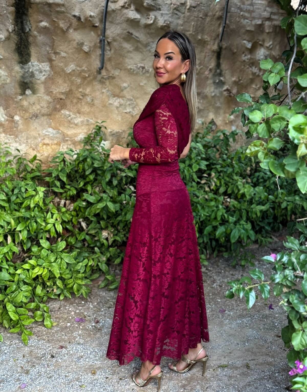 Vestido Encaje Asimétrico Vino - Imagen 1