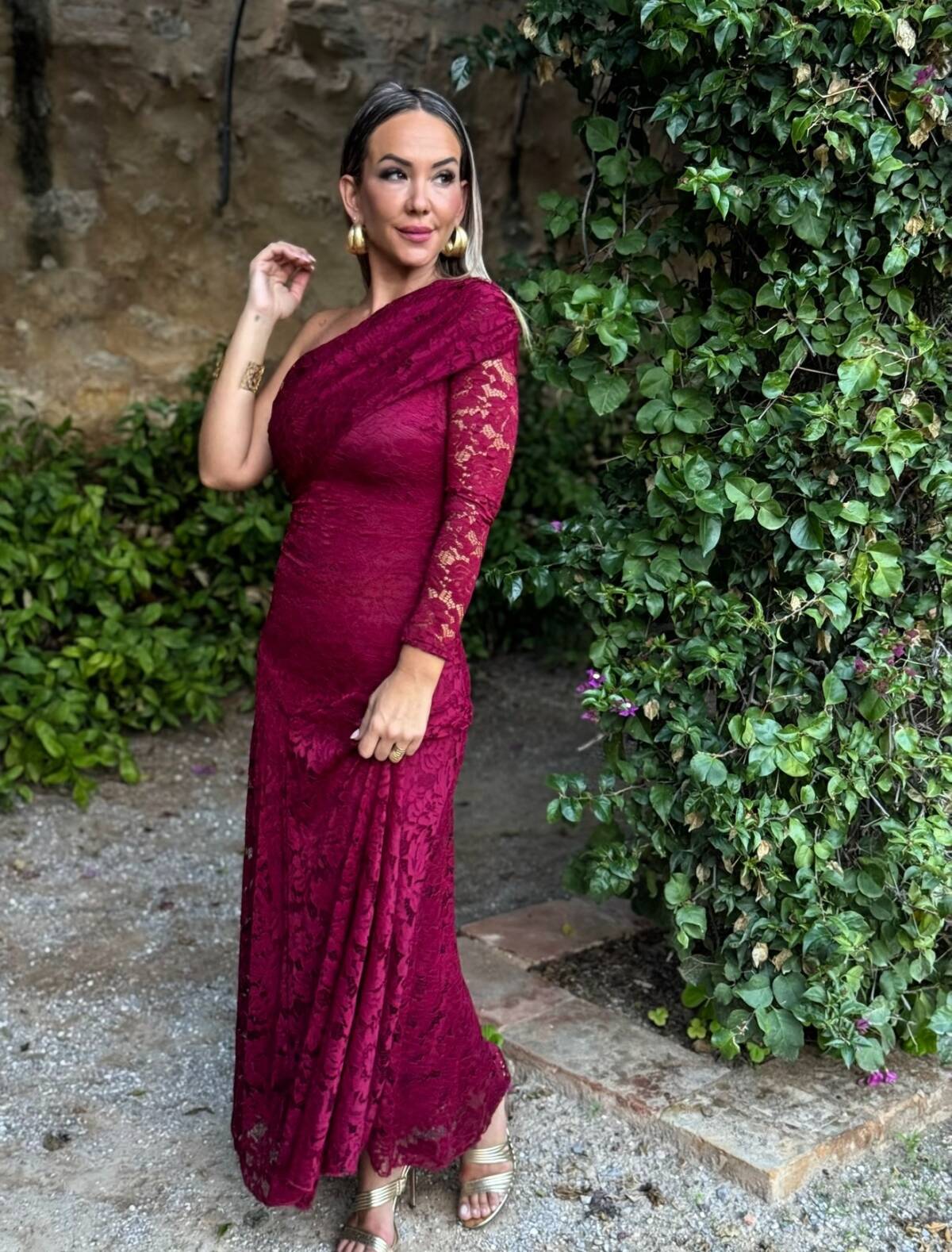 Vestido Encaje Asimétrico Vino - Imagen 2