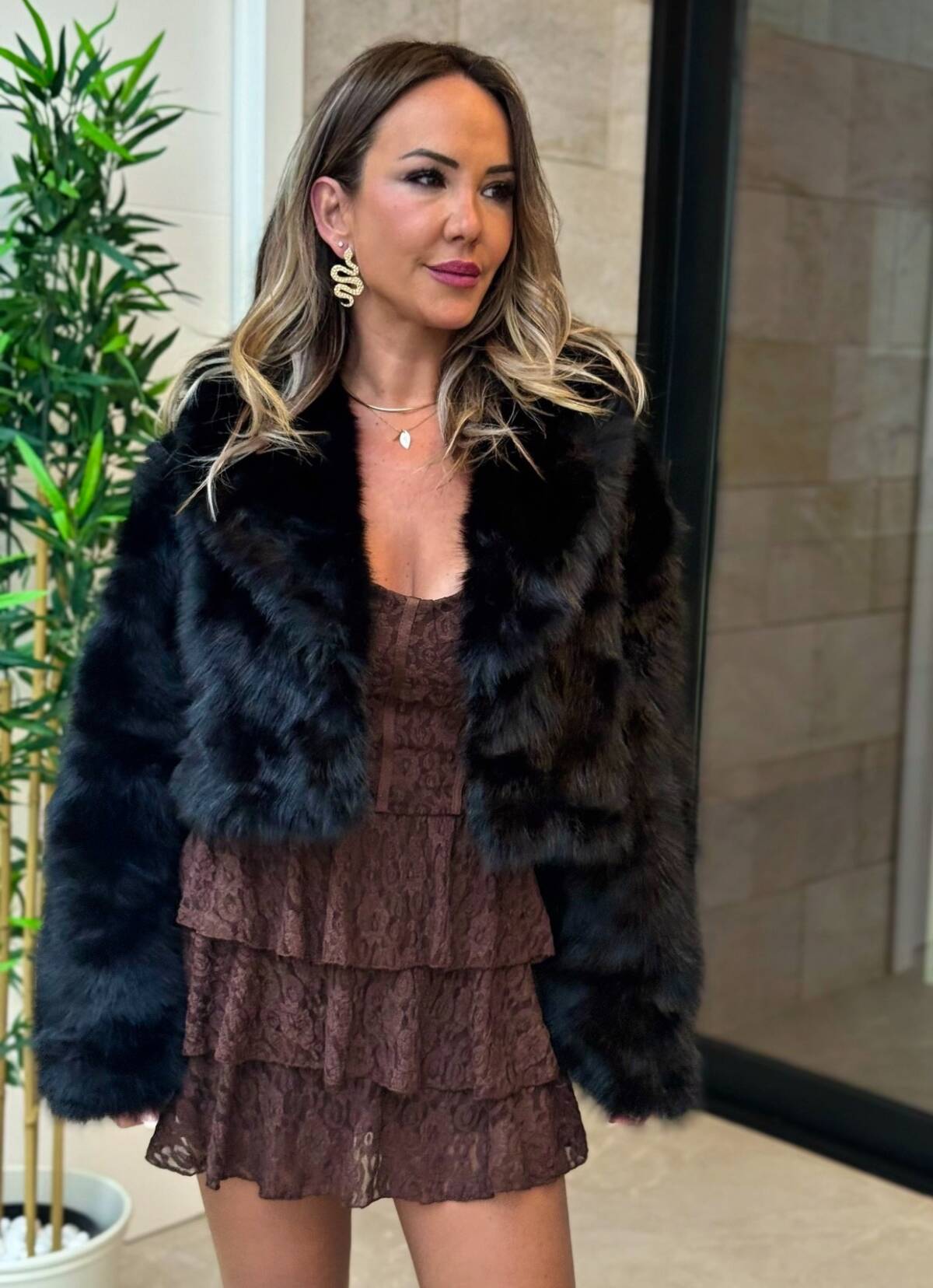 Screenshot Chaqueta Corta Pelo Negra - Imagen 4