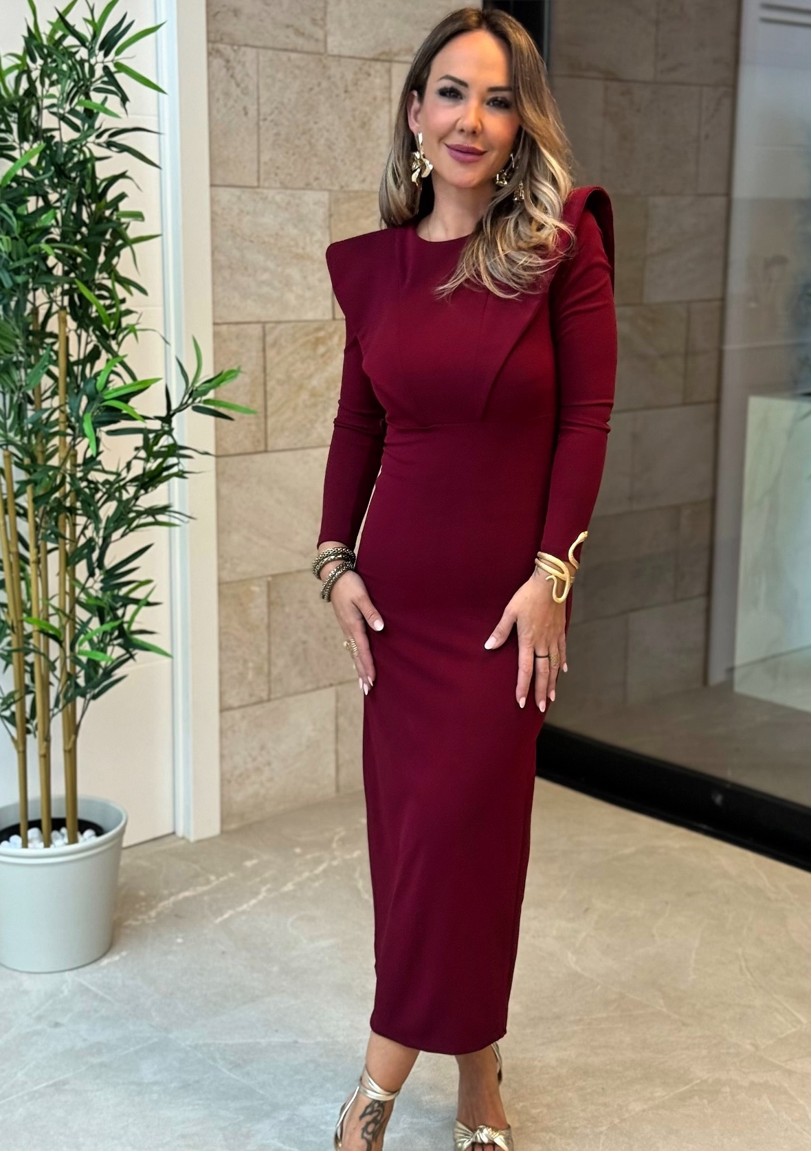 Screenshot Vestido Solapas Vino - Imagen 1