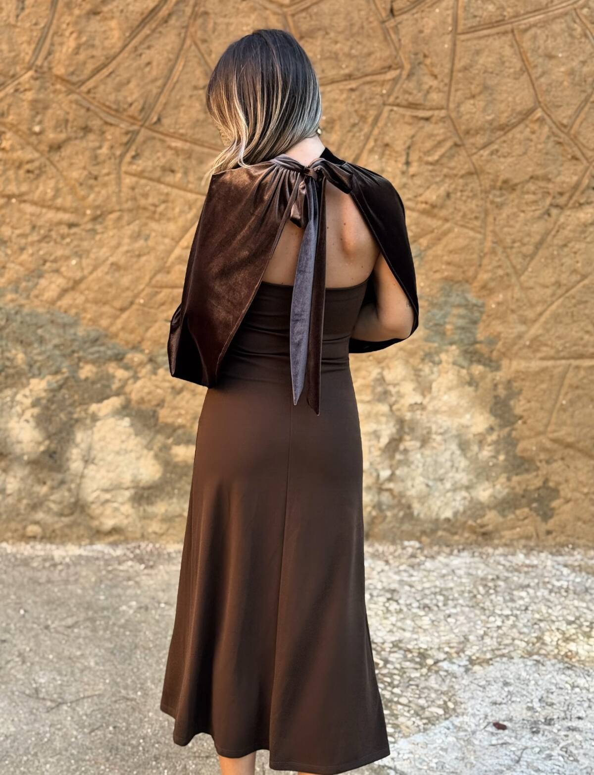 Vestido Palabra de Honor Capa Terciopelo Marrón - Imagen 2
