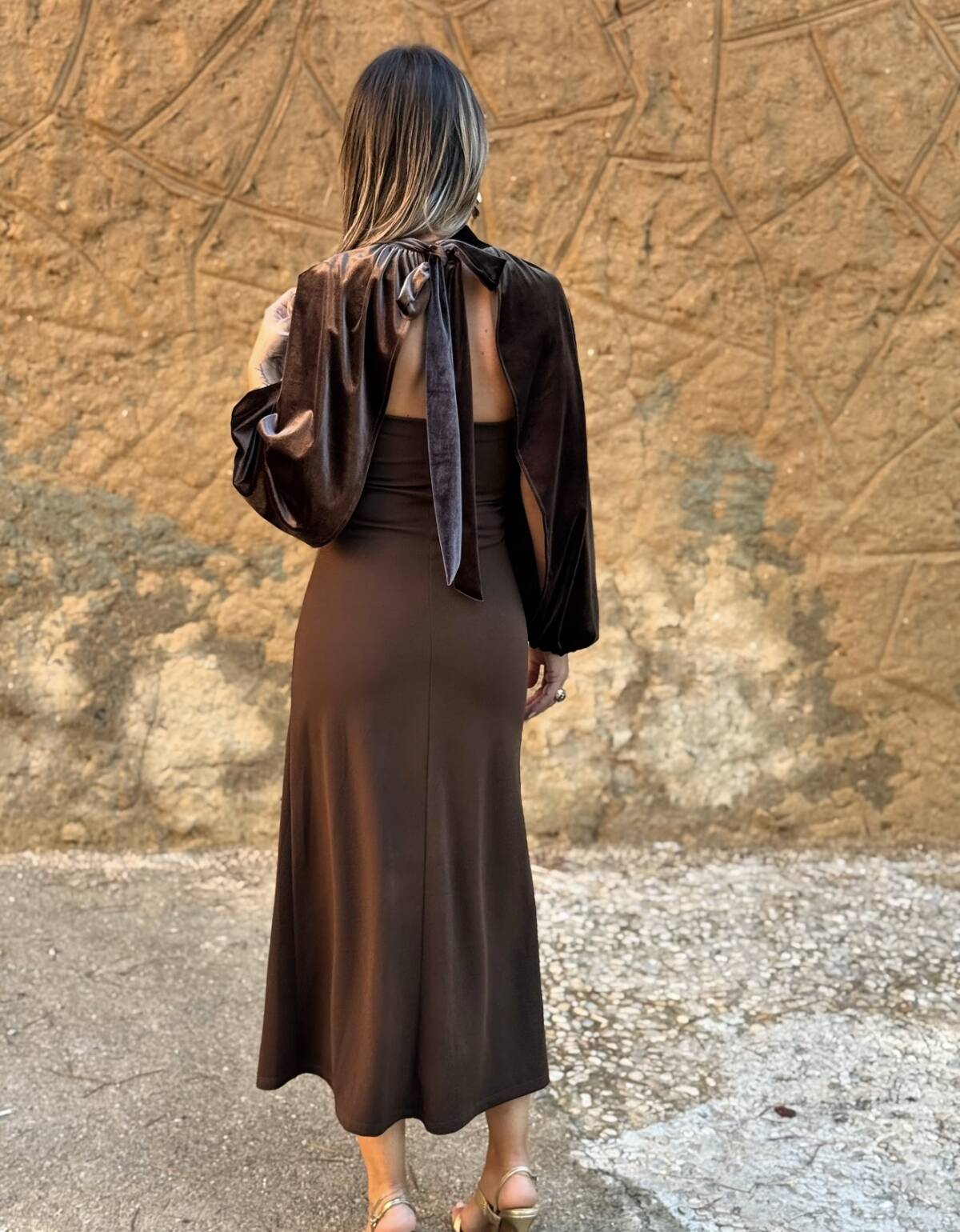 Vestido Palabra de Honor Capa Terciopelo Marrón - Imagen 4