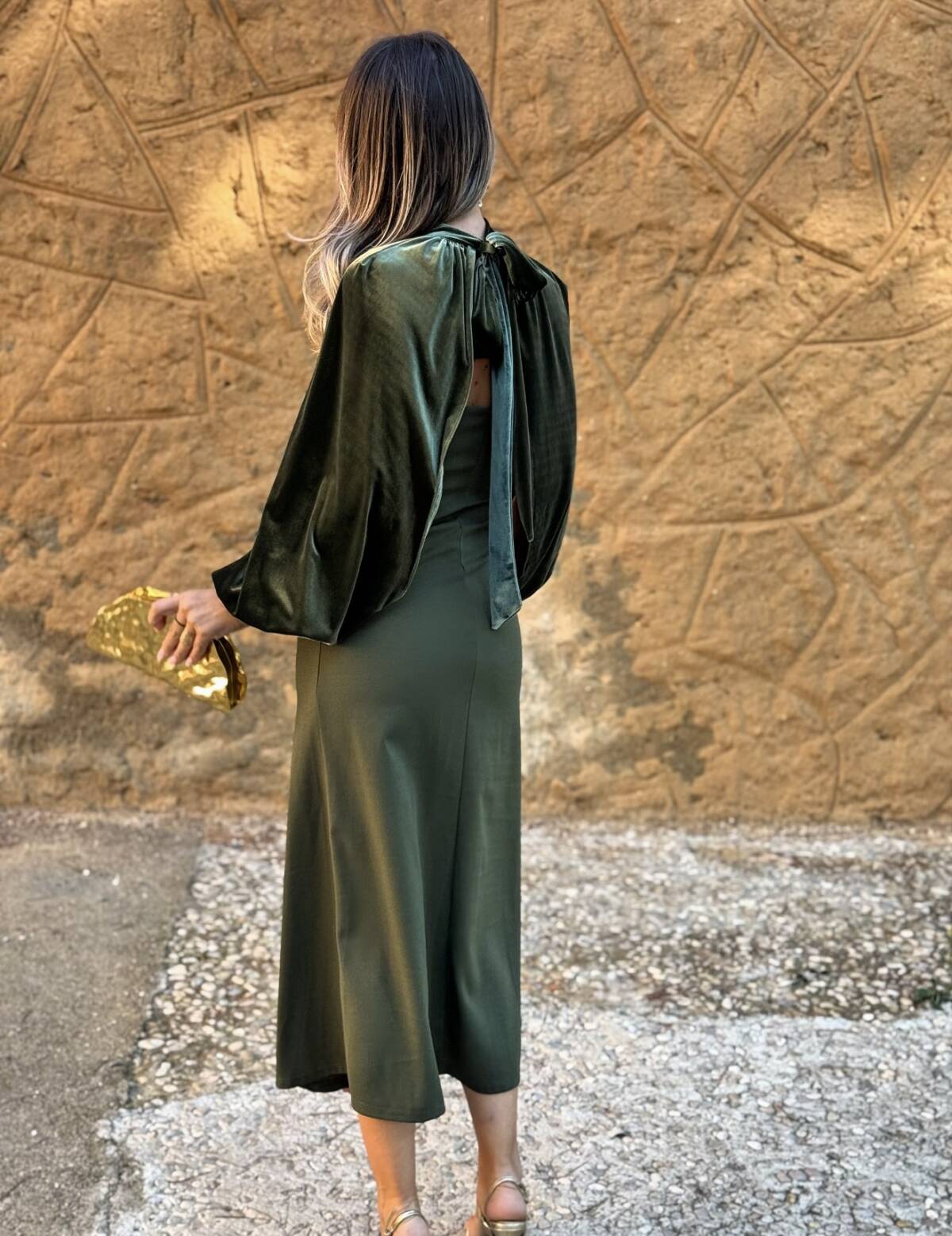 Vestido Palabra de Honor Capa Terciopelo Verde - Imagen 4