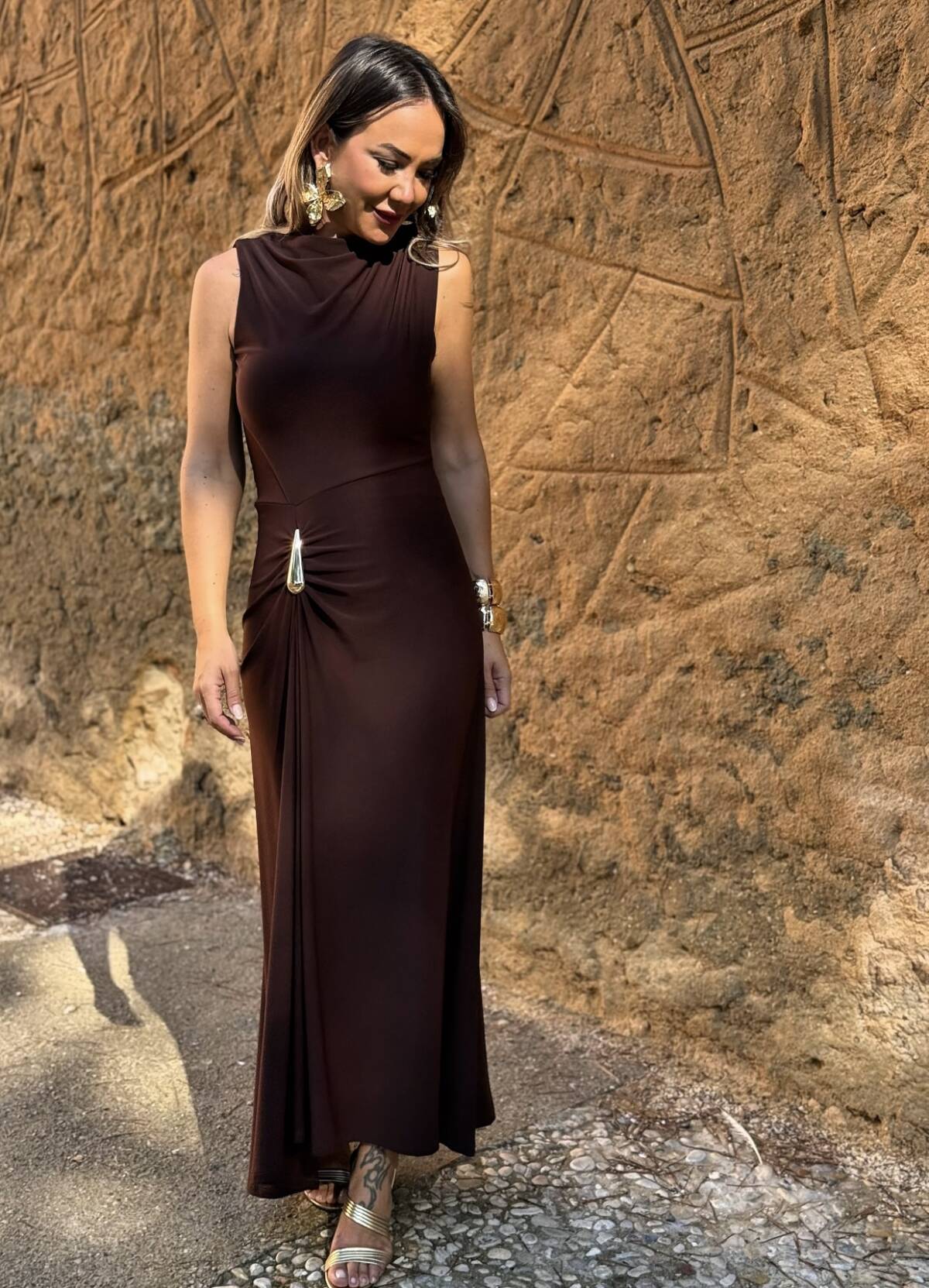 Vestido Gotas Doradas Marrón - Imagen 3