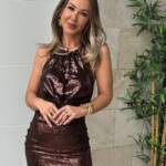 Vestido Mini Lentejuela Marrón Collar Dorado