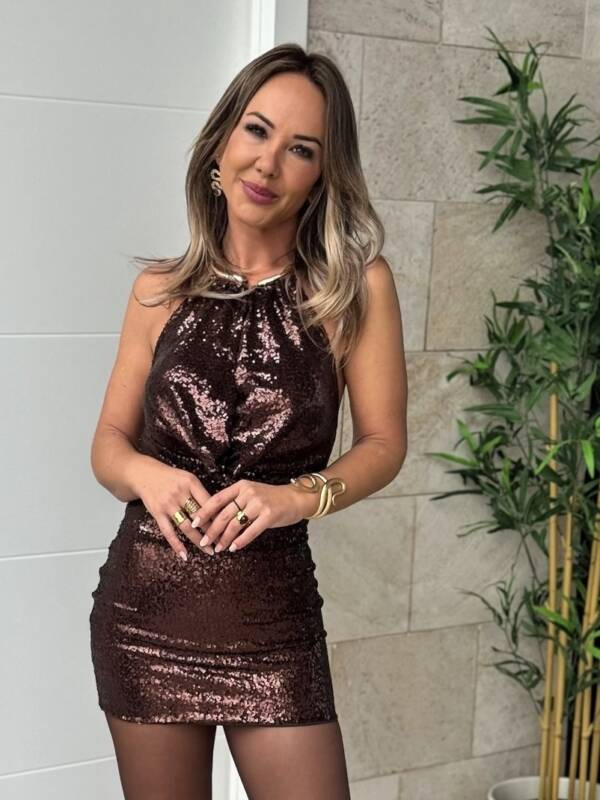 Vestido Mini Lentejuela Marrón Collar Dorado