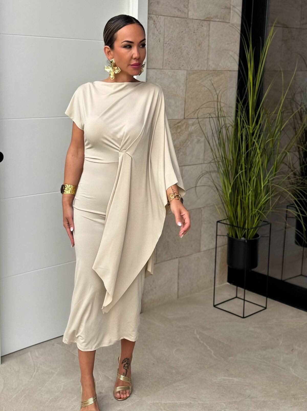 Vestido Manga Capa Beige - Imagen 3