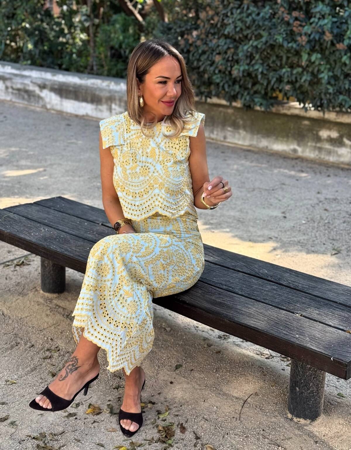 Conjunto Solapas Calado Amarillo - Imagen 4