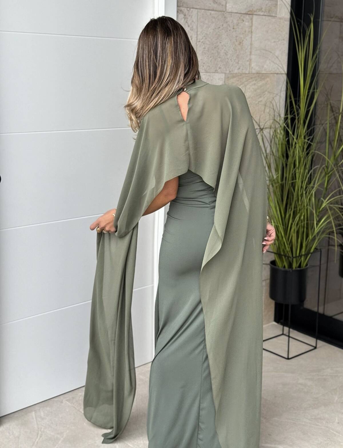 Vestido Capa Verde Oliva - Imagen 6