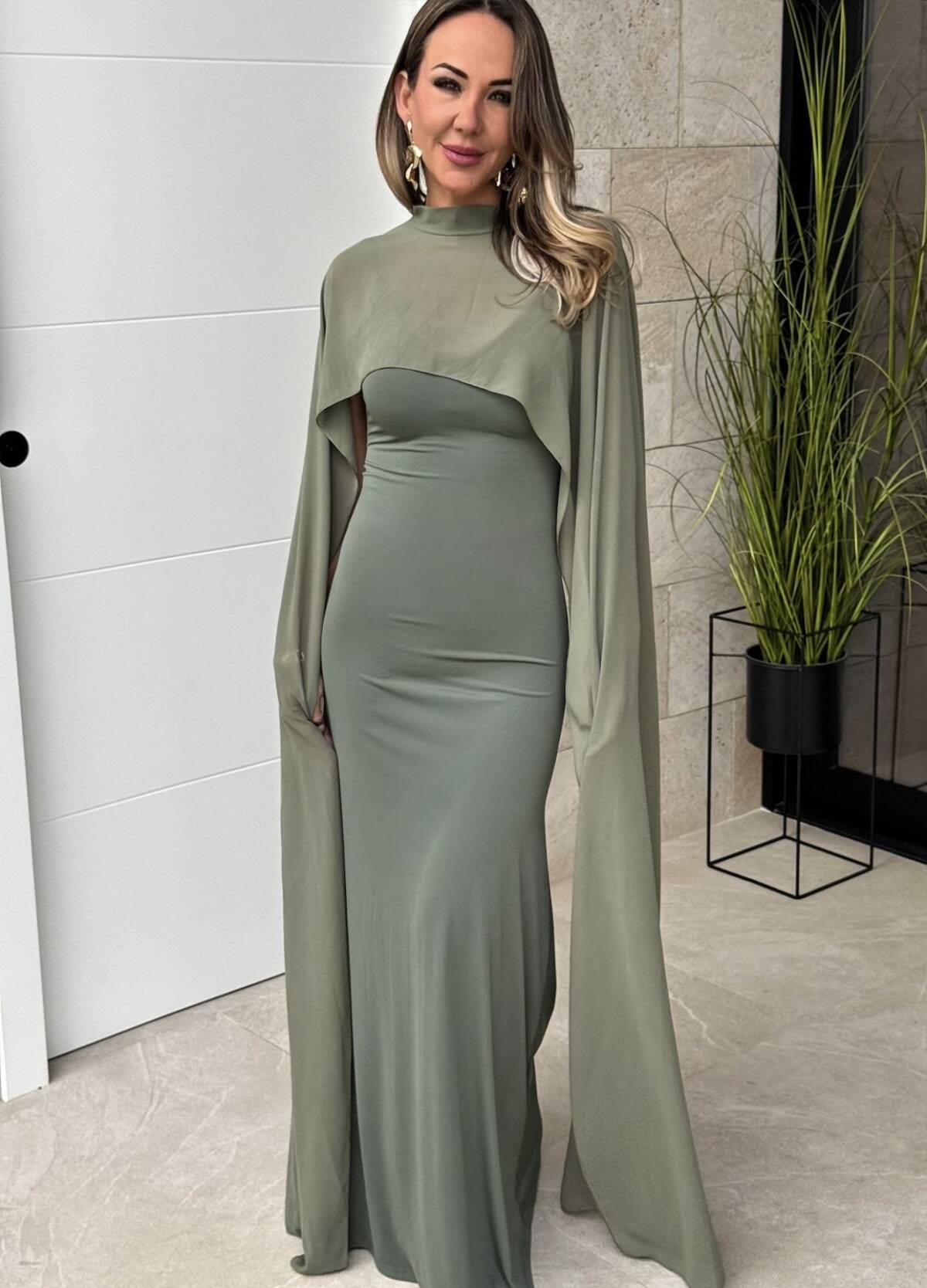 Vestido Capa Verde Oliva - Imagen 3