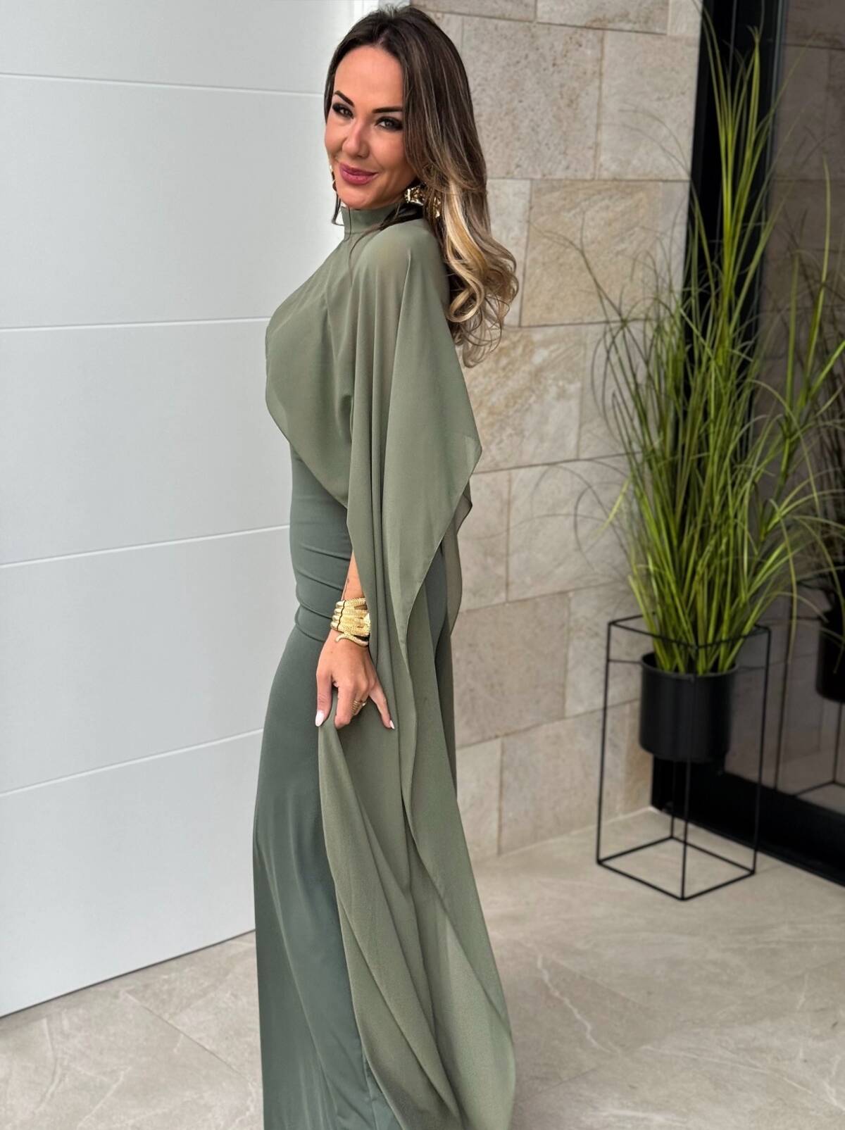 Vestido Capa Verde Oliva - Imagen 4