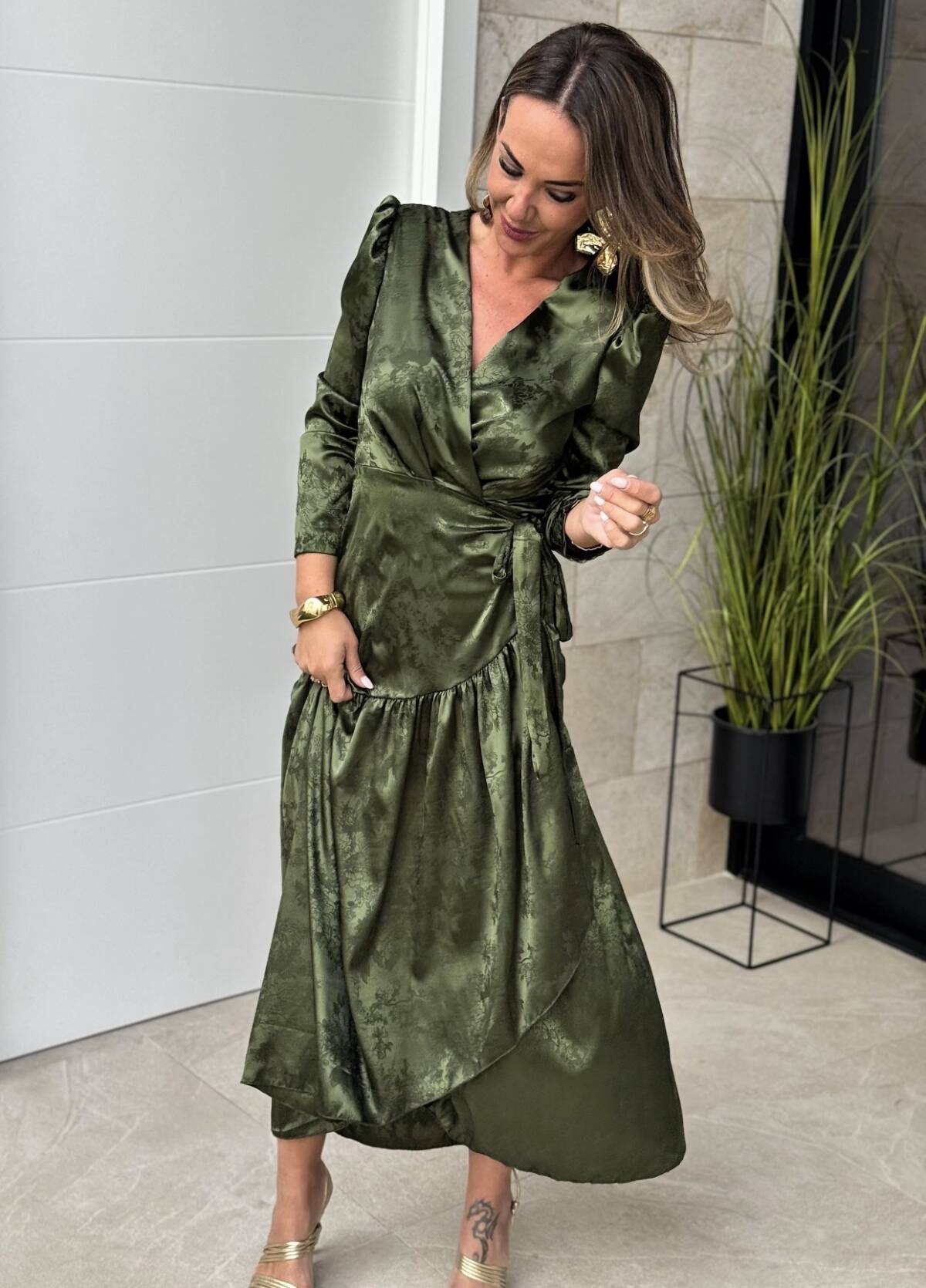 Vestido Cruzado Satinado Verde - Imagen 4