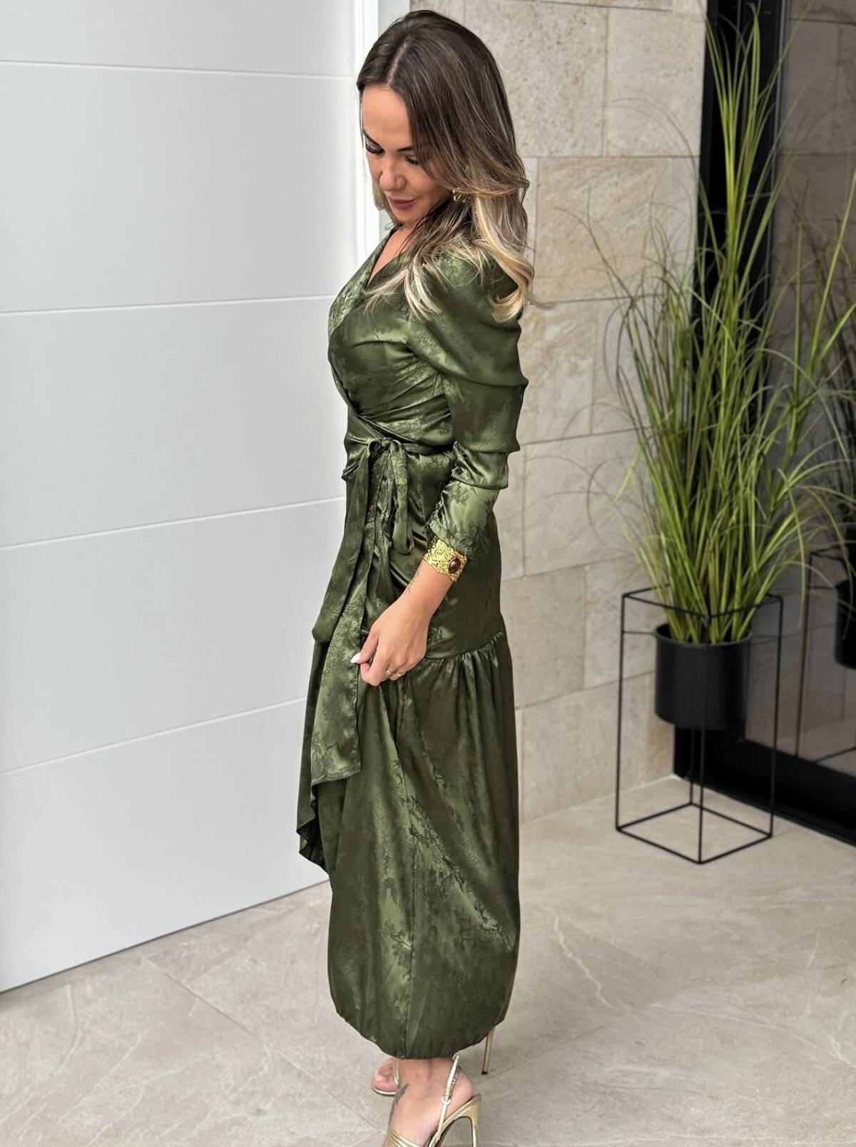 Vestido Cruzado Satinado Verde - Imagen 6