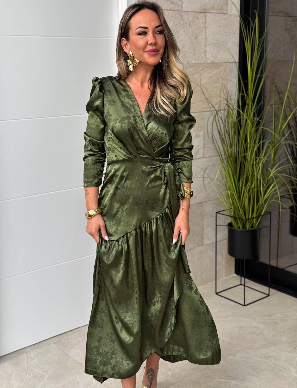 Vestido Cruzado Satinado Verde - Imagen 3