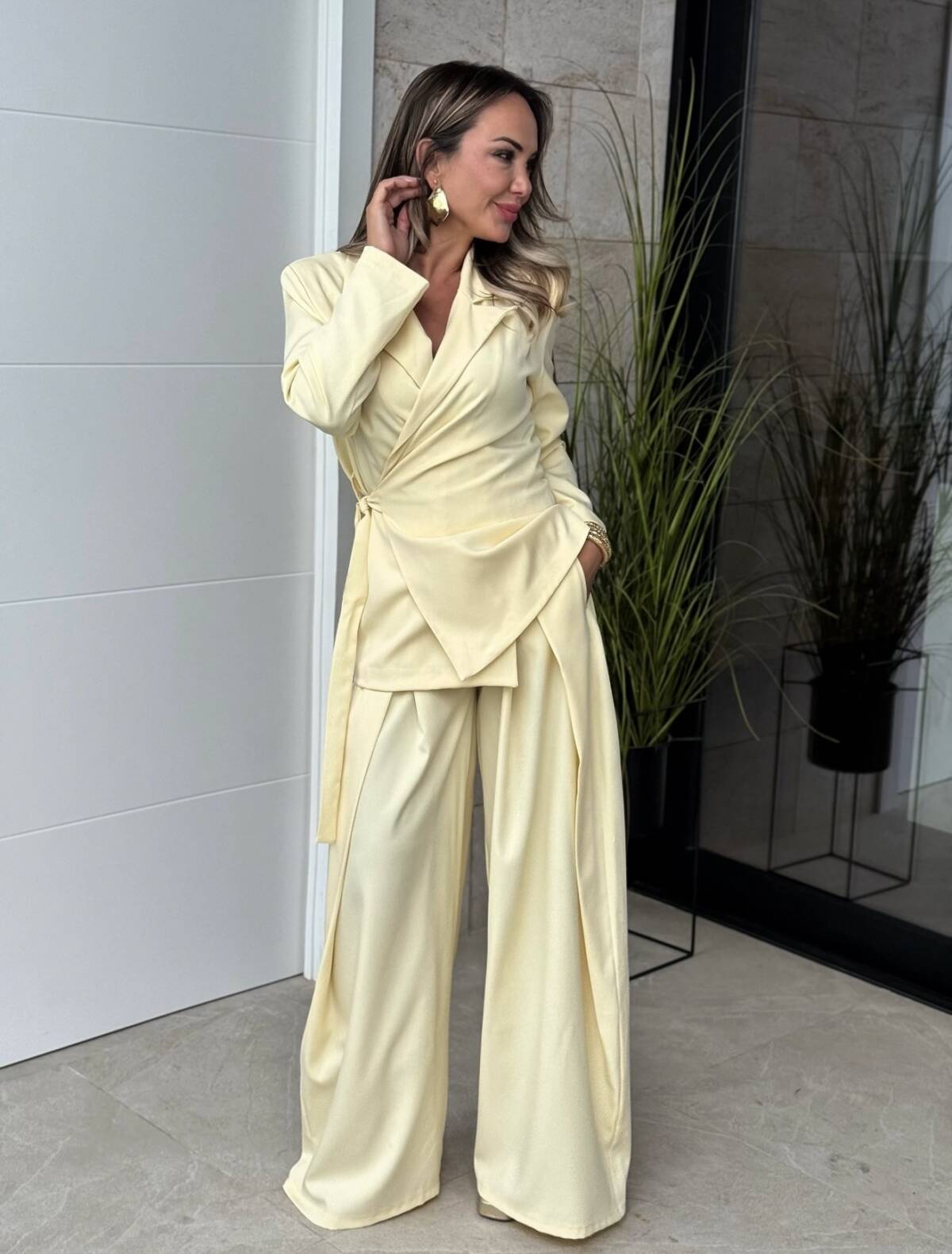 Conjunto Pantalón Pliegues Amarillo - Imagen 5