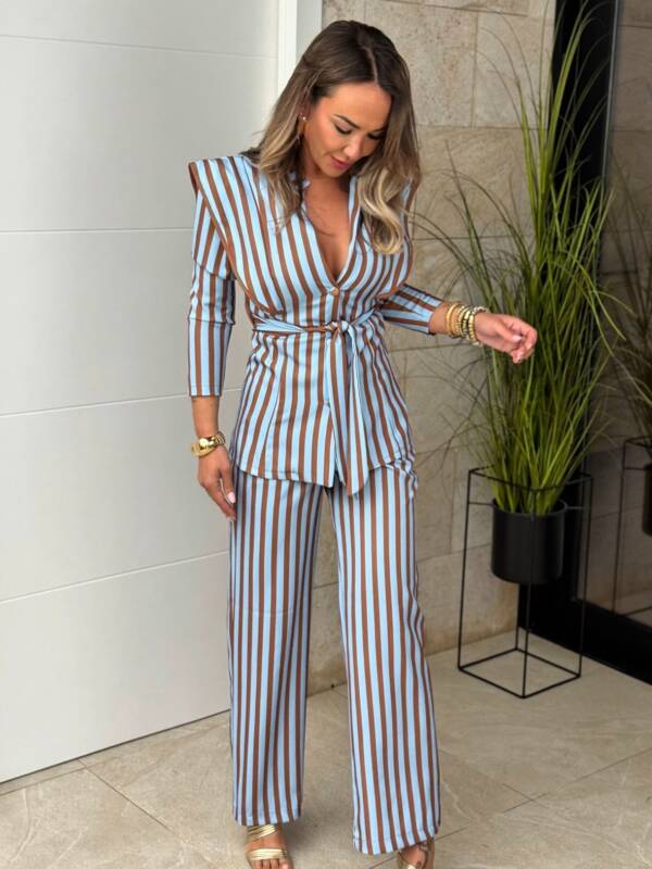 Conjunto Romina Celeste Marrón