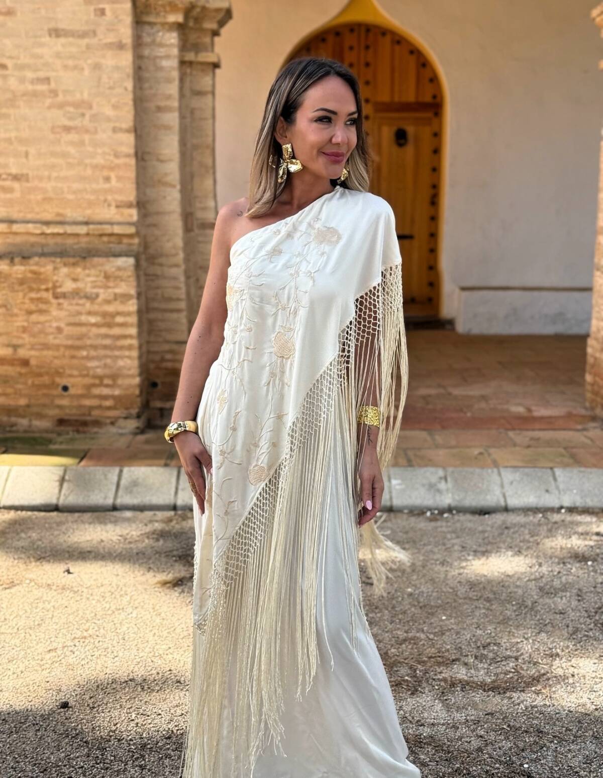 Vestido Mantón Beige - Imagen 7