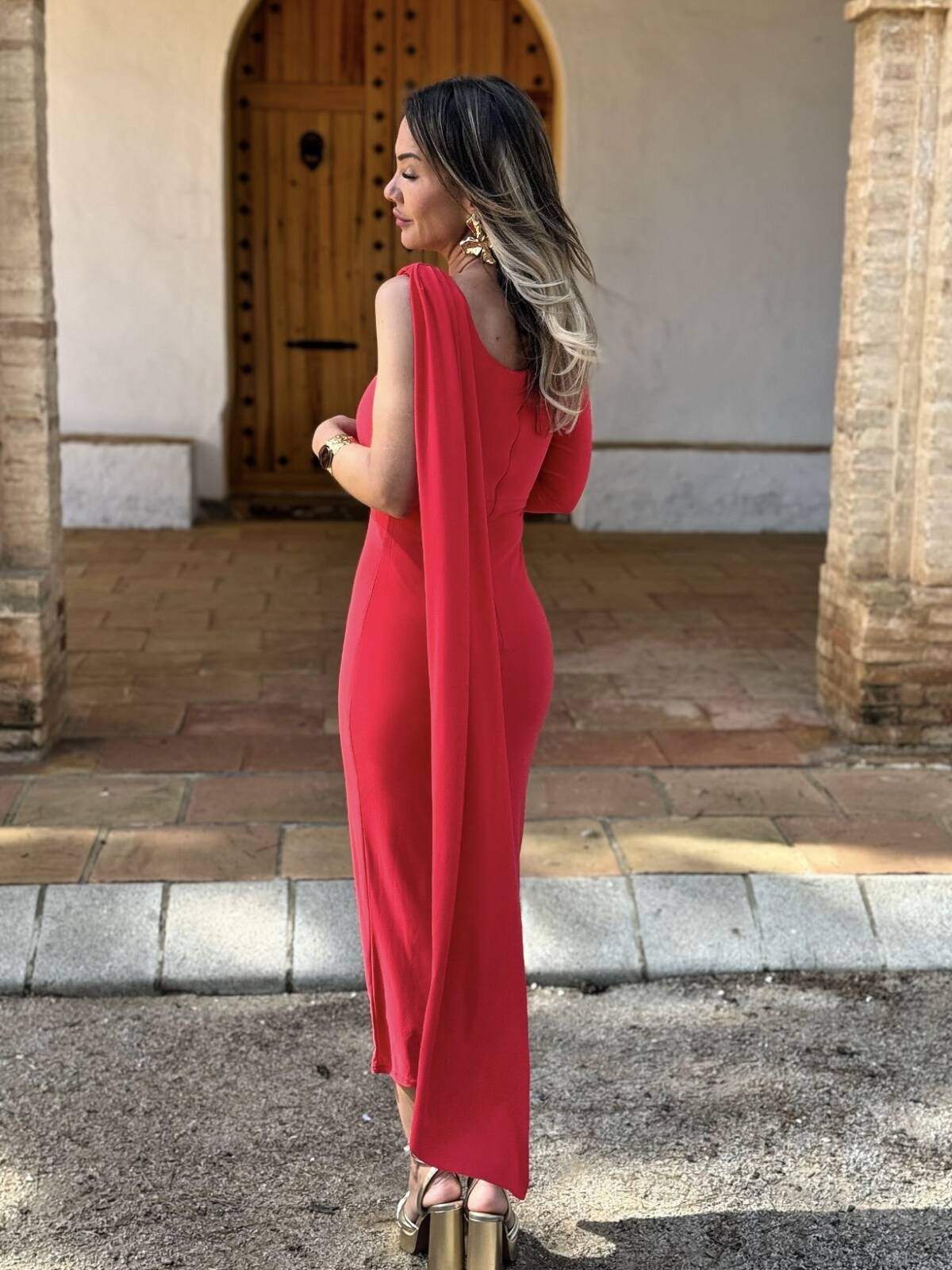 Vestido Capa Larga Rojo - Imagen 3