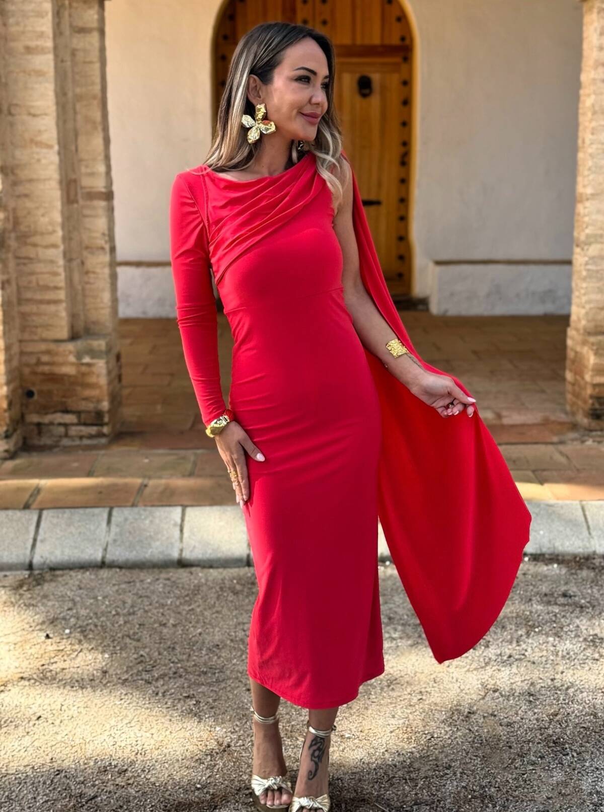 Vestido Capa Larga Rojo - Imagen 4